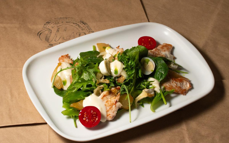 Салат из индейки с грушей